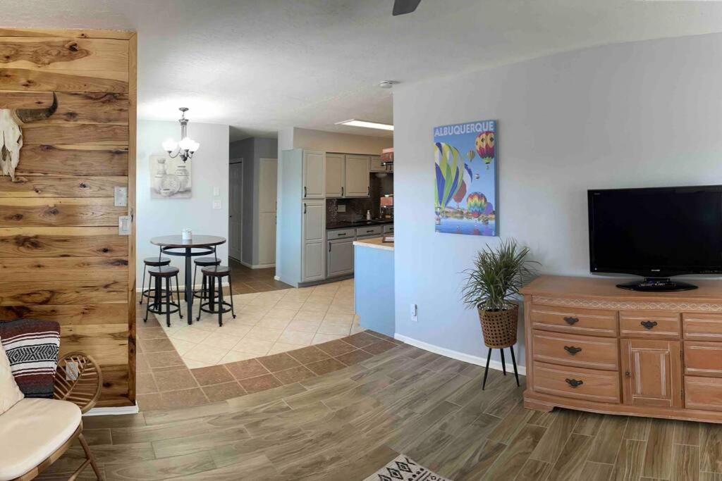 אלבוקרקי Comfy, Contemporary Quiet Retreat Vacation Home With Views מראה חיצוני תמונה